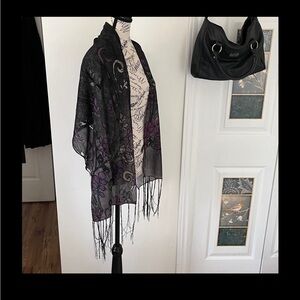 💗Chic Black and Purple Floral Scarf